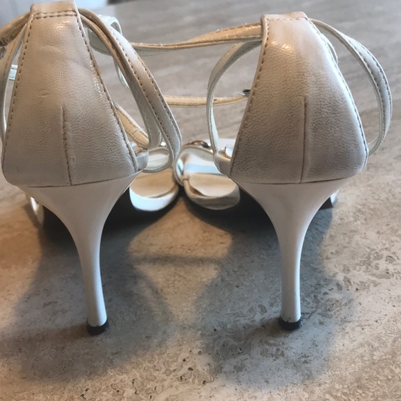 Diva White w/Silver Chain Accent Sandel - Picture 4 of 6